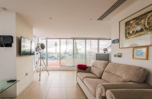 Liverpool City Centre Apartment | Sidemersey Livings- Unmatched Panoramic Views, Secure Parking, Beautiful Balcony- A Stay to Remember