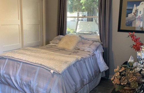 Sierra Madre House | Sierra Madre Cottage, pool, sleeps 2, 2450 ft walking distance to Sierra Madre