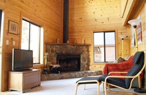 Serene Lakes Cabin | Sierra Retreat Second to None!