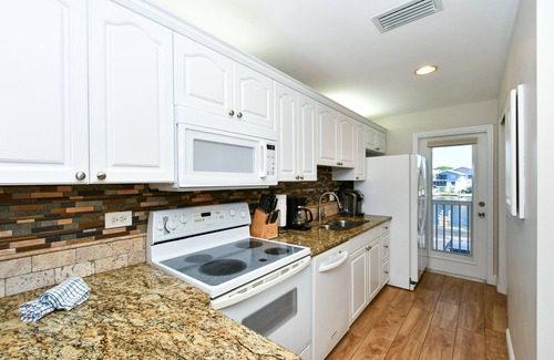 Siesta Key Condo | Siesta Key - Beachfront Condo - 2 BR – Free Boat Docks - Upscale - Renovated