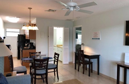 Siesta Key Condo | SIESTA SANDS BEACH RESORT - Beachfront Condo complex on Crescent Beach - 1BR