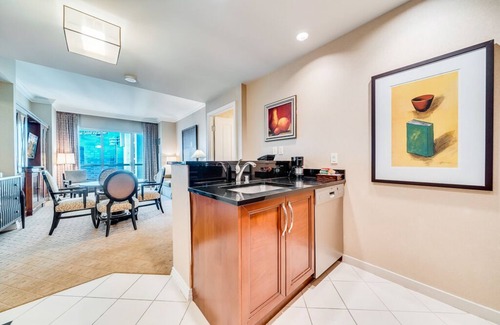 Las Vegas Hotel | Signature 1BRM Balcony Suite by Jet Luxury