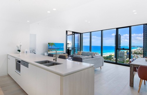 Broadbeach Apartment | Signature Broadbeach Ocean Views Apartment - CoastHM