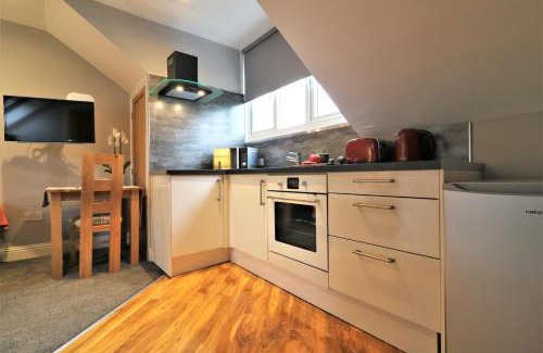 Airdrie Apartment | Signature - Linden Cottage Room 4