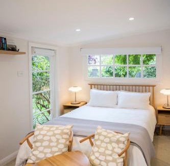 Orange Apartment | Silk Tree Studio - Steps to Cook Park