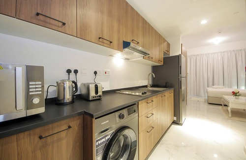 Masdar City Apartment | Silk Valley - Chic Studio close to Abu Dhabi Airport