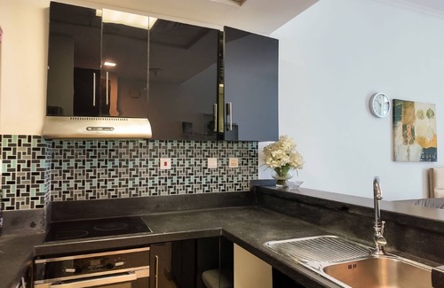 Dubai Marina Apartment | Silk Valley - Chic Studio Close to Beach