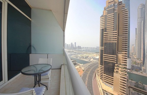 Dubai Marina Apartment | Silk Valley - Chic Studio Close to Beach