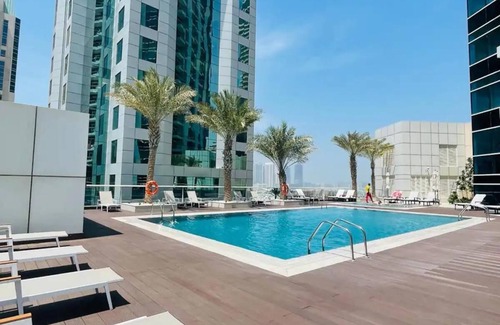 Dubai Marina Apartment | Silk Valley - Chic Studio Close to Beach