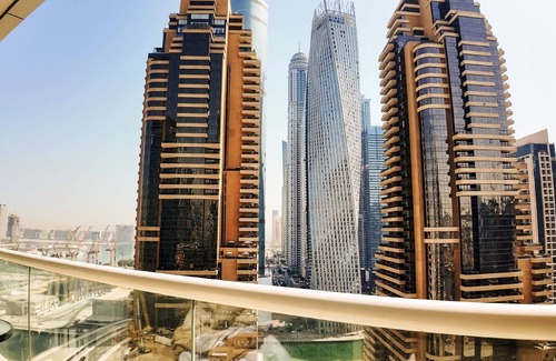 Dubai Marina Apartment | Silk Valley - Chic Studio Close to Beach