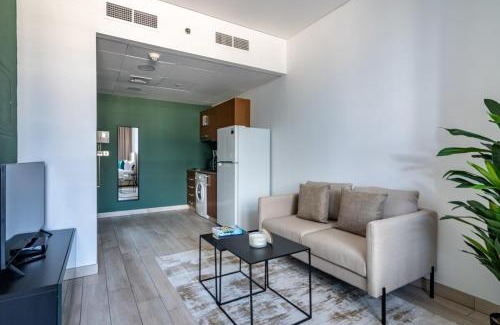 Bur Dubai Apartment | Silkhaus central DIFC studio newly furnished with building squash court