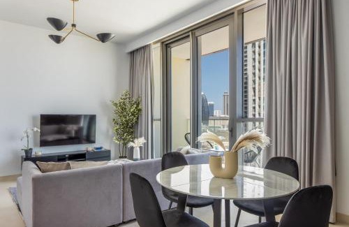 Bur Dubai Apartment | Silkhaus elegant 1BDR in Downtown Views with pool & gym access