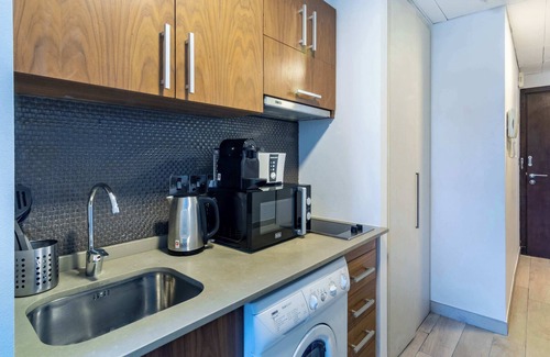 Bur Dubai Apartment | Silkhaus Studio in Burj Daman | Heart of DIFC
