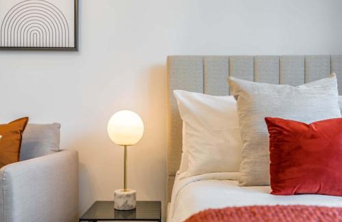 Bur Dubai Apartment | Silkhaus studio in DIFC with Burj Khalifa view, pool & gym