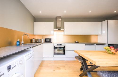 Brighton House | Sillwood Mews - With Free Parking