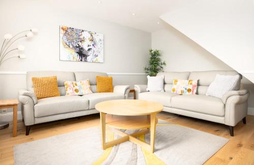 Brighton House | Sillwood Mews - With Free Parking