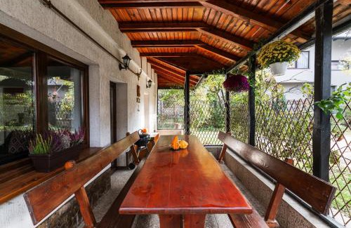 Bran House | Silva Cabin - In the heart of Bran, next to the Castle w/free parking
