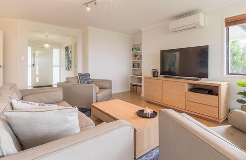 Montville House | Silver Ash Escape - Your Next Getaway to The Rolling Hills of Montville