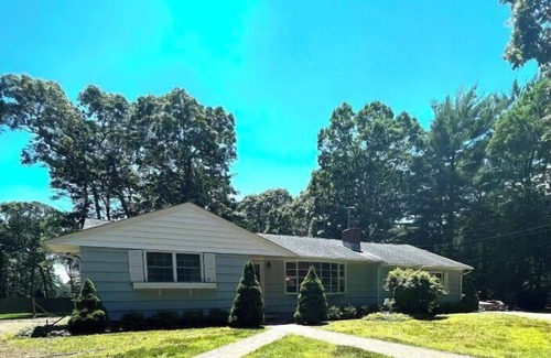 Silver Beach Cottage | Silver Beach, 3 Bedroom cottage w/pool