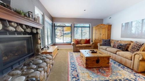 Mammoth Lakes Apartment | Silver Bear #30 condo