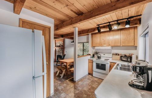 Maple Falls House | Silver Lake Cabin #67 - Hot Tub - Pets Ok - Wi-Fi