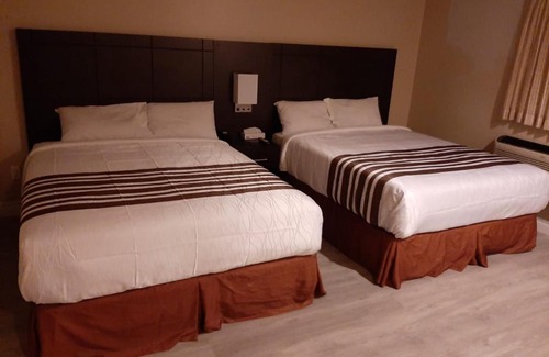 Haliburton Hotel | Silver Maple Motel