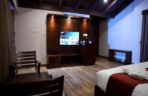 Vayittiri Hotel | SILVER OAK RESORT WAYANAD