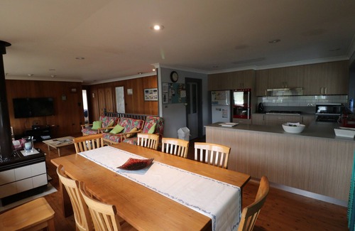 Currarong House | Silver Waters -Large Family Home to Retreat, Unwind and Relax - Close to Beaches