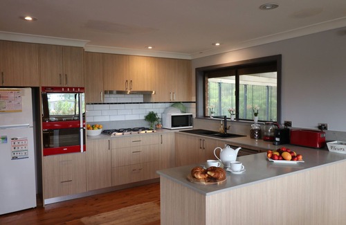 Currarong House | Silver Waters -Large Family Home to Retreat, Unwind and Relax - Close to Beaches