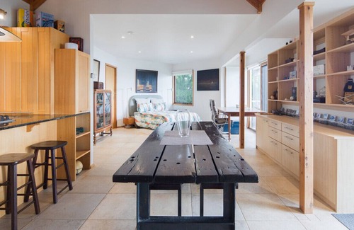Tenby Point House | Silverstone Escape - Private Beachfront Retreat & Pet friendly