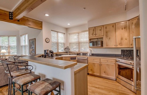 Wildernest House | Silverthorne Wildernest Retreat Stunning Views, Private Hot Tub and Pet Friendly