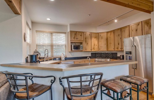 Wildernest House | Silverthorne Wildernest Retreat Stunning Views, Private Hot Tub and Pet Friendly