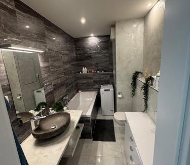 Banska Bystrica Apartment | Simcity 3 I Skyline Elegance I 3BR, private parking, sunny terrace with panoramic city view 5min walk to city square