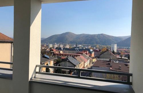 Banska Bystrica Apartment | Simcity 3 I Skyline Elegance I 3BR, private parking, sunny terrace with panoramic city view 5min walk to city square