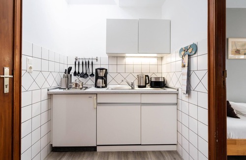 Westerland Apartment | Simple, central apartment for 2 persons, incl. WLAN and TV, separate kitchen.