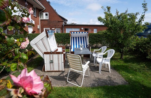 Westerland Apartment | Simple, central apartment for 2 persons, incl. WLAN and TV, separate kitchen.