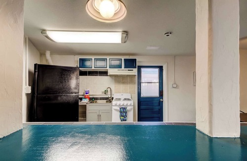 Indian Rocks Beach House | Simple Charm Hideaway Walk to Sand Pet OK