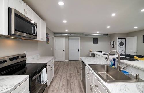 West Arlington Apartment | Simplistic Retreat Near UTA with AC, WiFi in lovely Arlington