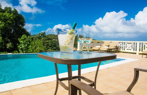 Marisule Apartment | Simply Heavenly! Large Self Catered Single Bedroom Apartment With Huge Pool