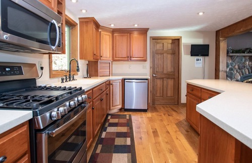 Hammondsport Cottage | Simply Keuka: "Spectacular Views and Hot Tub for Maximim Relaxation!"