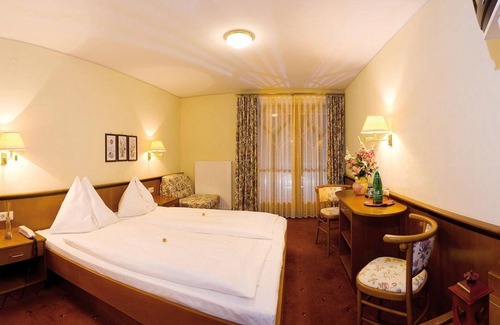 Sankt Martin am Tennengebirge Hotel | Single room with shower, WC - Wohlfühlhotel Martinerhof