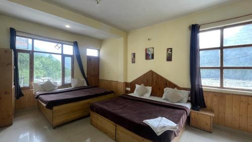Vashist Hotel | Singh Saab Rooms & Cafe