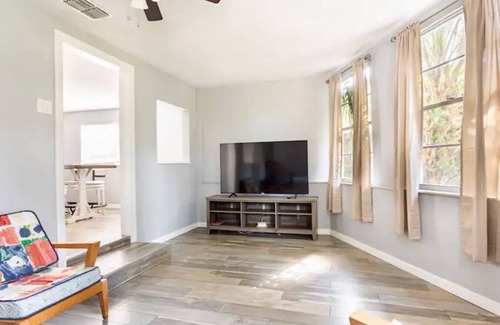 South Seminole Heights House | Single Family Home Centrally located near theme parks