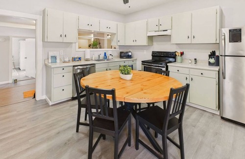 Philomath House | Single Family Home with Fenced Backyard and AC!