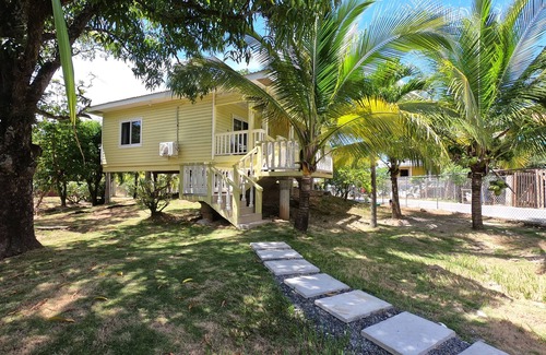 Antoneys Cay House | Single-Family Home With Gated Tropical Yard
