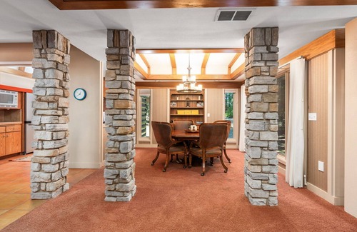 Granite Ridge Cabin | Single level-Fenced in yard for pets & kids!