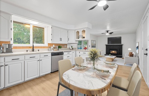 Troutdale House | Single-Level Ranch in Troutdale – Perfect for Families & Medical Professionals