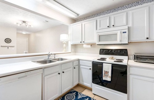 Auburn Apartment | Single Room 1 with Shared Space