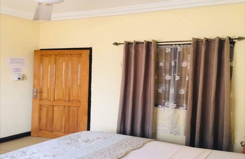 Accra Bed & Breakfast | Single Room - 1st Floor