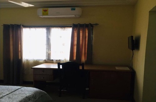 Accra Bed & Breakfast | Single Room - 1st Floor